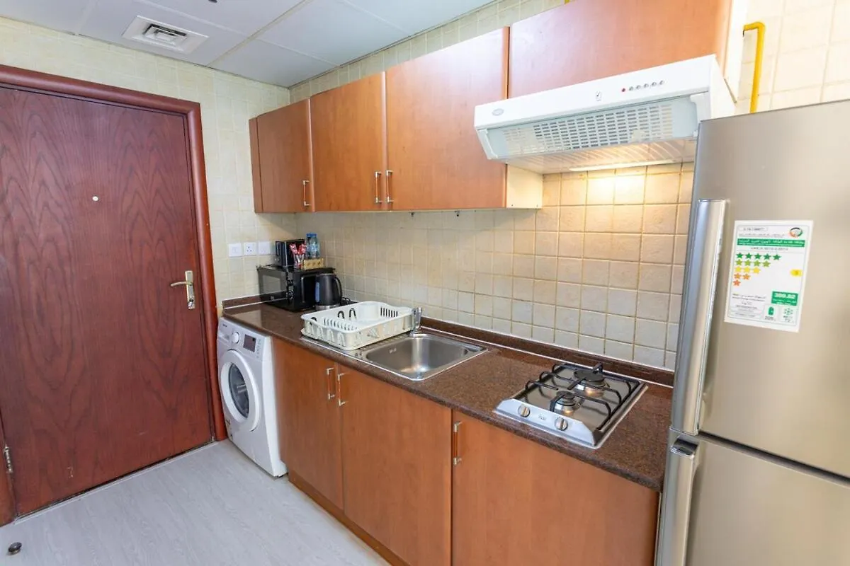 Upgraded L Stunning Studio In Dubai Marina Sleeps 4
