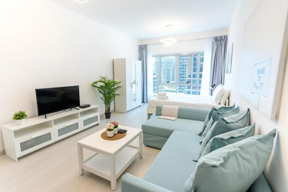 Upgraded L Stunning Studio In Dubai Marina Sleeps 4