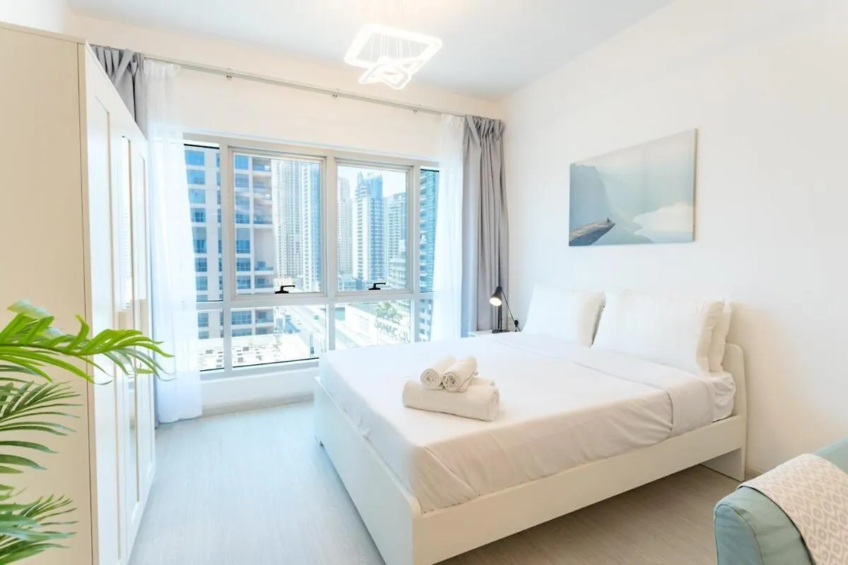 Upgraded L Stunning Studio In Dubai Marina Sleeps 4