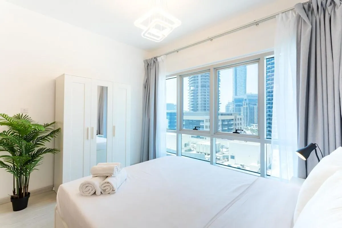 Upgraded L Stunning Studio In Dubai Marina Sleeps 4 0*,